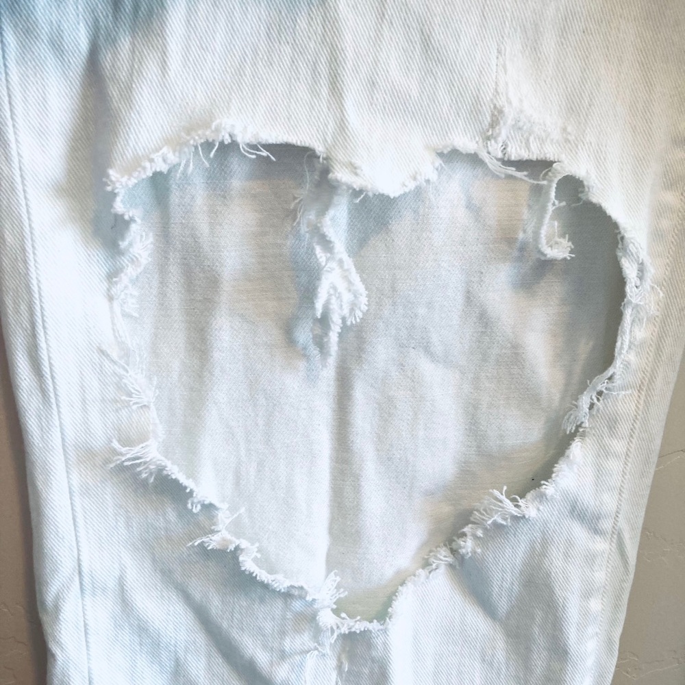 Heart Cut-Jeans - Picture 3 of 3